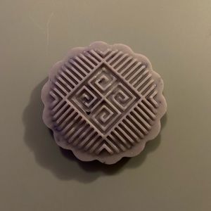 Lilac lotion bar